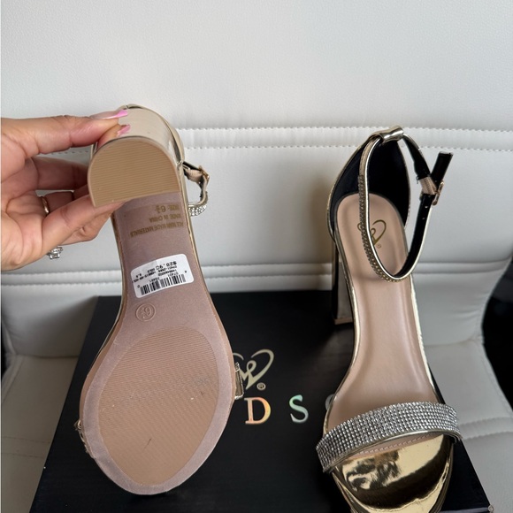 Windsor Gold Rhinestone Block Heel Sandals Size 6.5 NWT Glam Ankle Strap Heels - Picture 4 of 10